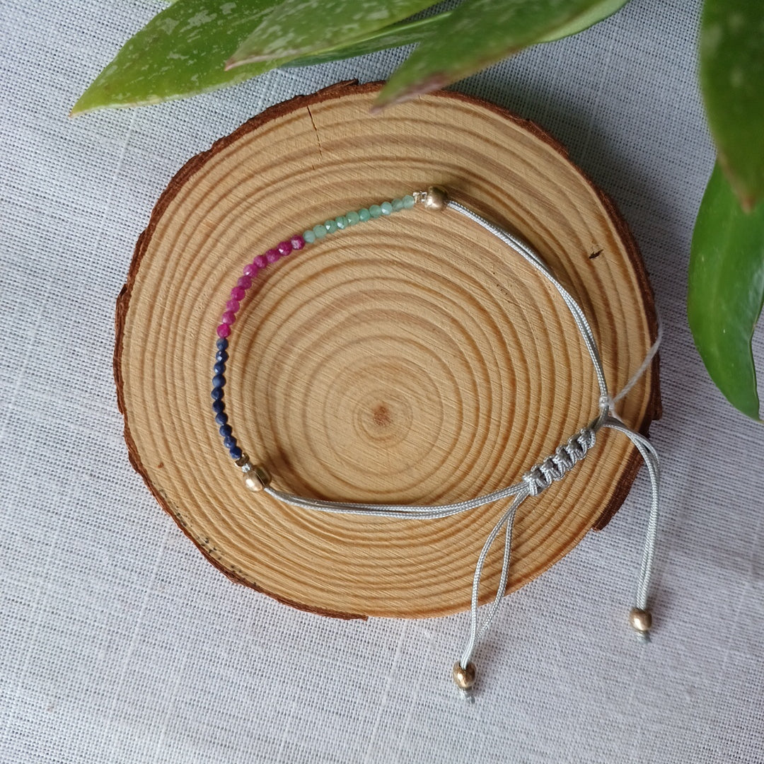 Pulseira em Macramé com Safira, Rubi e Esmeralda
