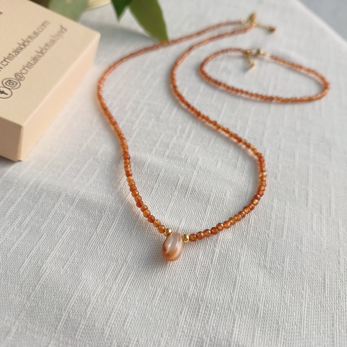 Conjunto de Gargantilha e Pulseira de Granada Laranja com elementos em aço inox