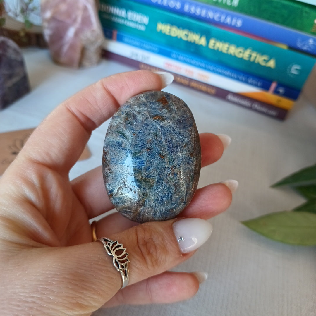 CAM02 - Blue Kyanite Meditation Stone