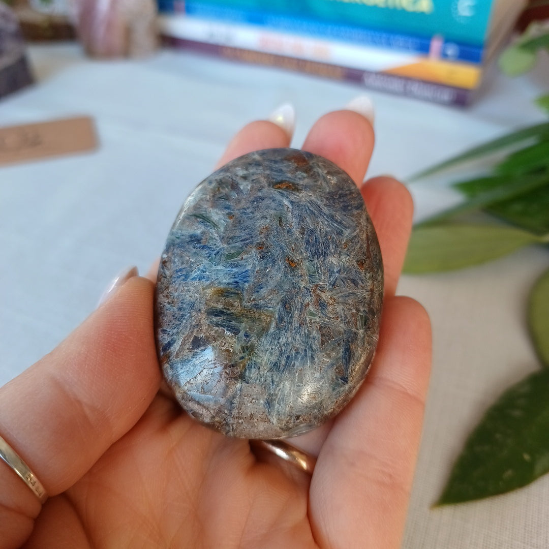CAM02 - Pedra de Meditação de Cianite Azul