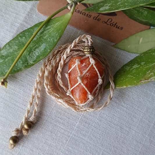 BeachWaves - Colar em Macramé Artesanal com Calcite Laranja